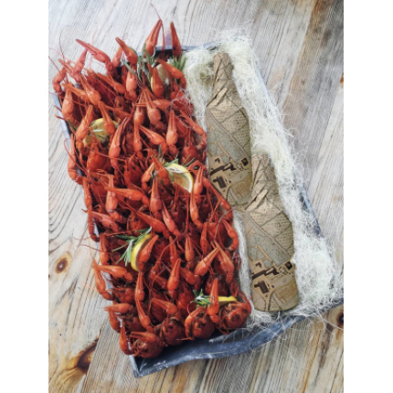 Коробка с раками и пенным