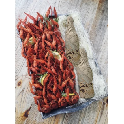 Коробка с раками и пенным
